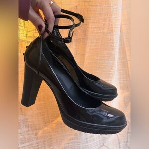 Tods black patent leather heels